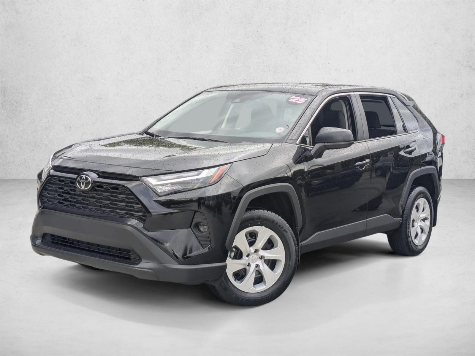 2025 Toyota RAV4 LE's photo