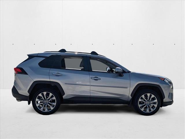 2020 Toyota RAV4 Limited photo 4