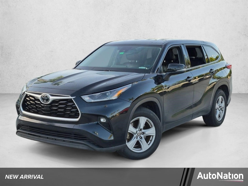 Used 2021 Toyota Highlander LE SUV