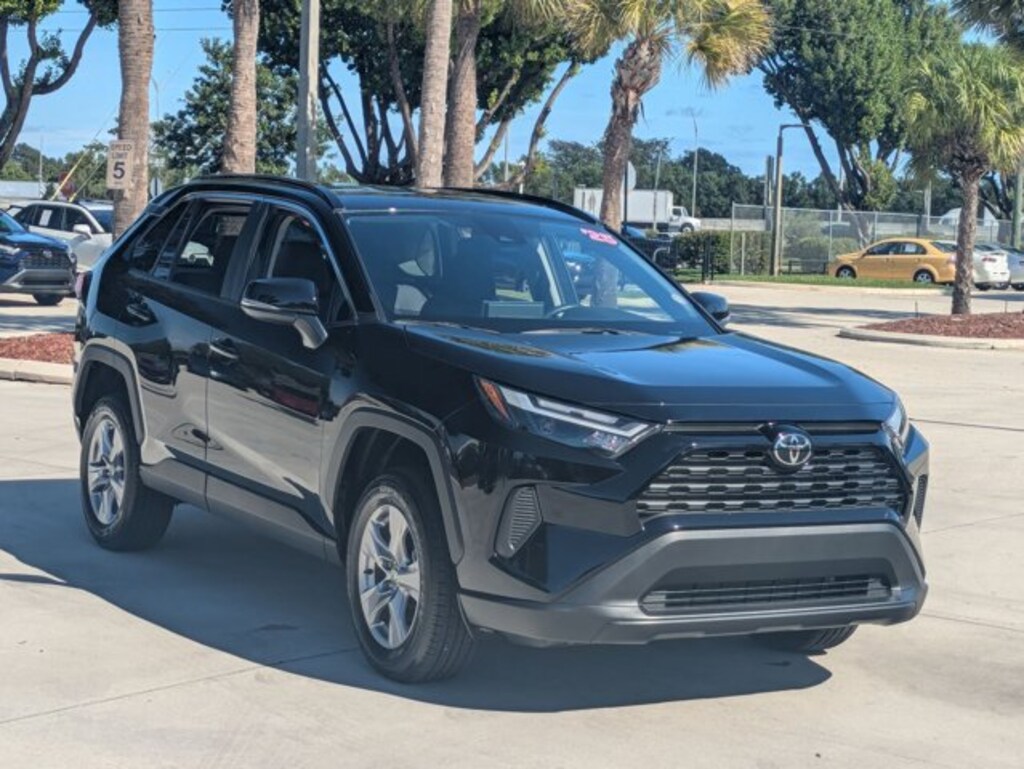 Used 2019 Toyota Camry SE Sedan