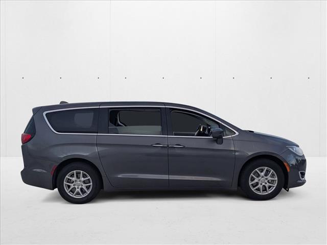 2020 Chrysler Pacifica Touring photo 3