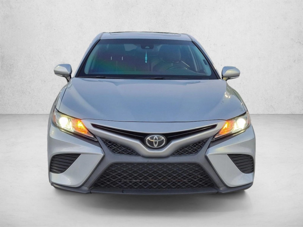Used 2018 Toyota Camry SE Sedan