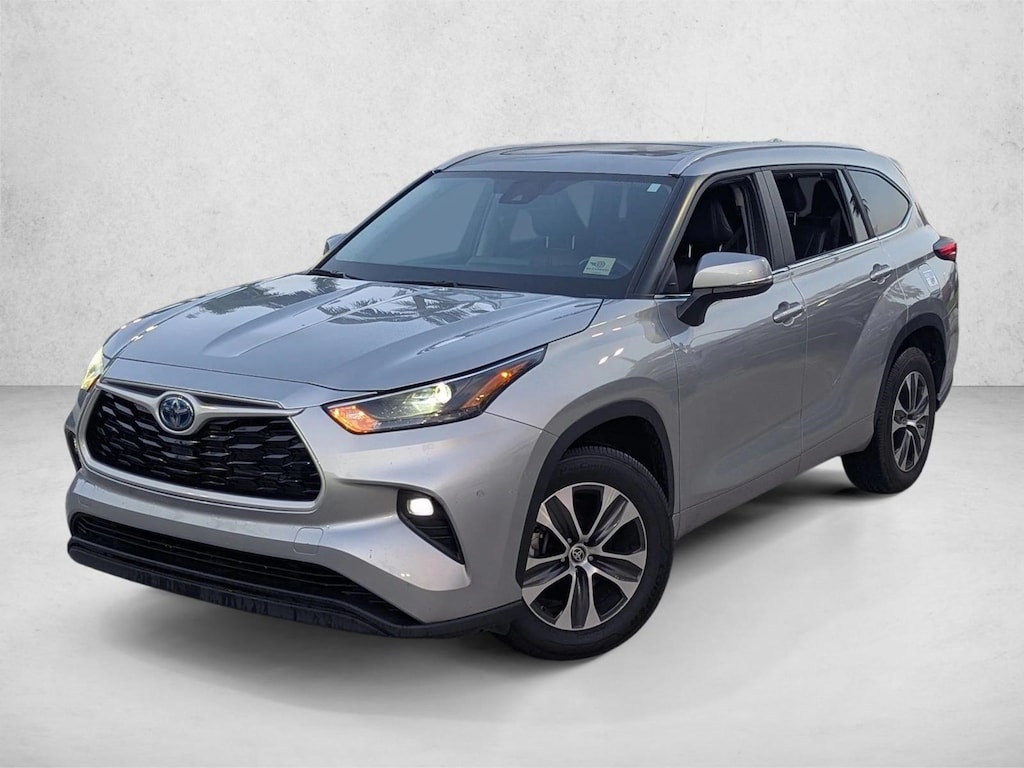 Used 2023 Toyota Highlander Hybrid XLE SUV