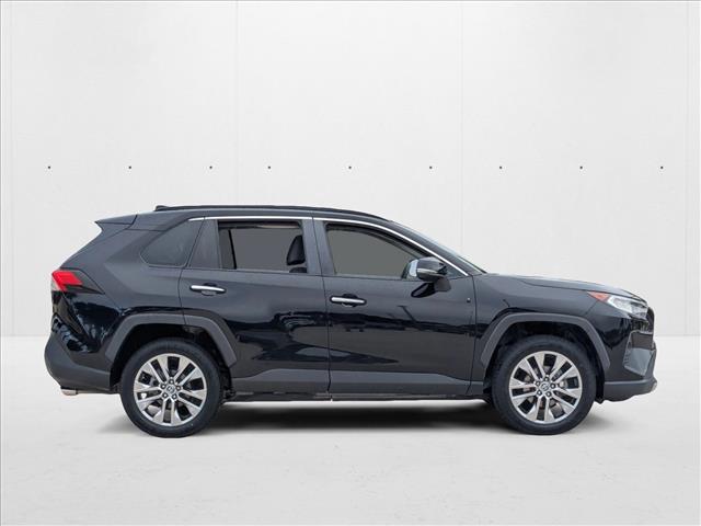 2020 Toyota RAV4 Limited photo 4