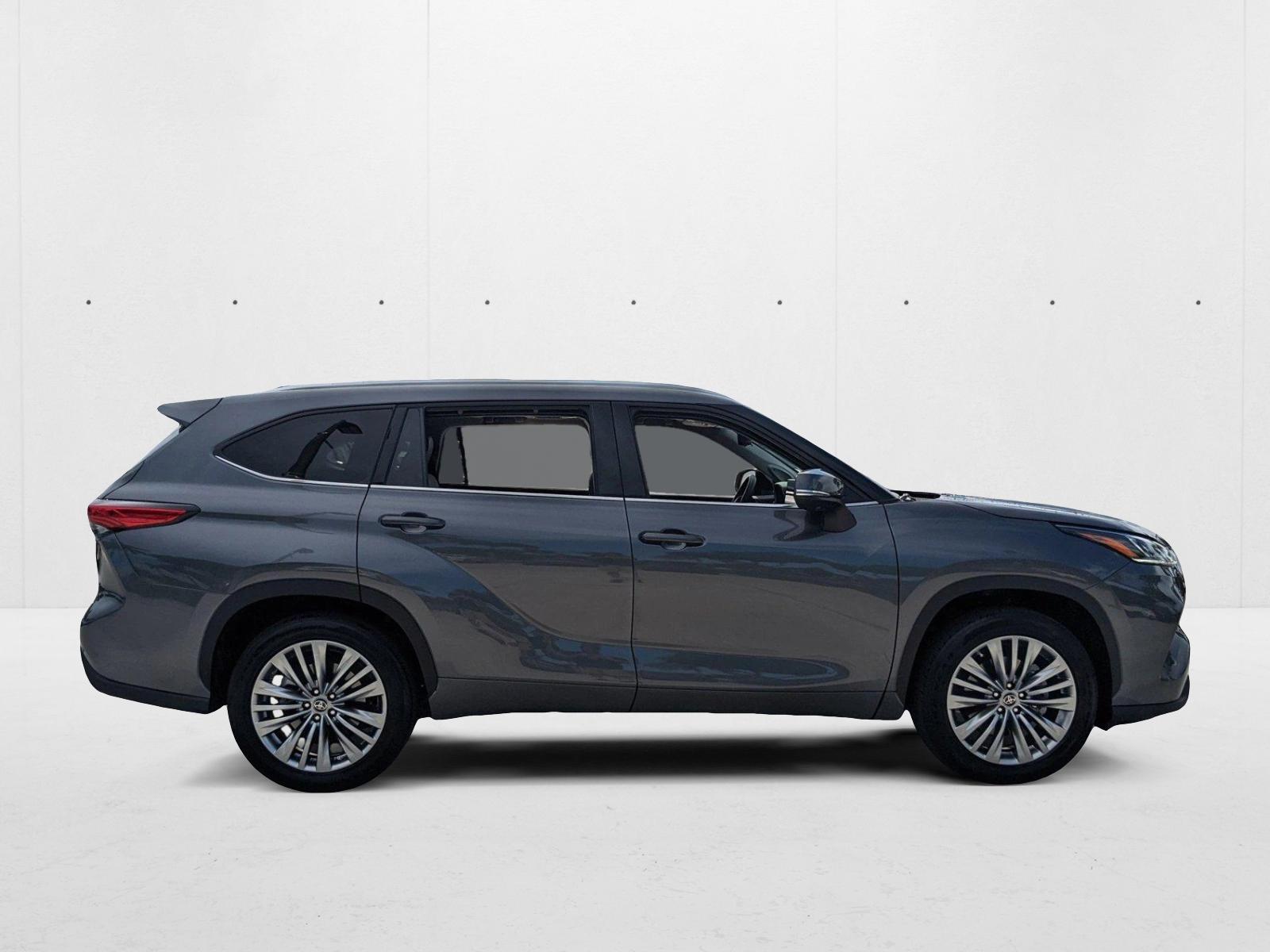 2023 Toyota Highlander Hybrid Platinum photo 2