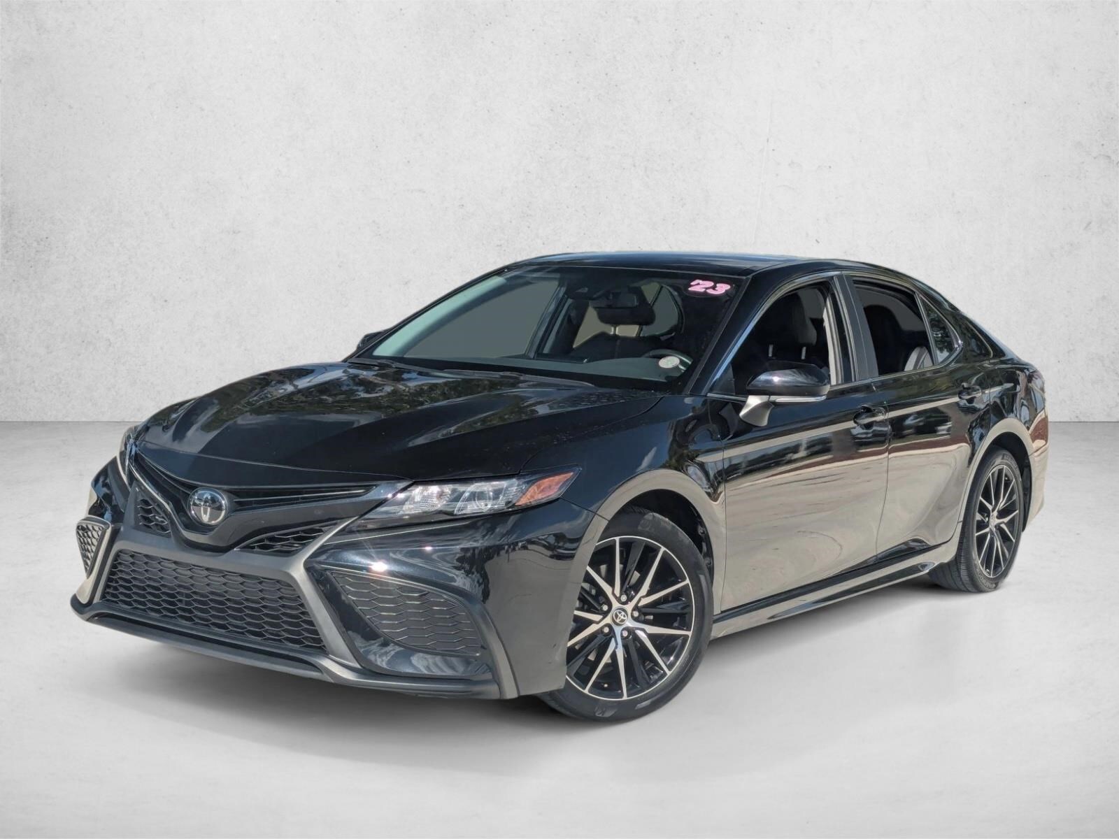 2023 Toyota Camry SE's photo