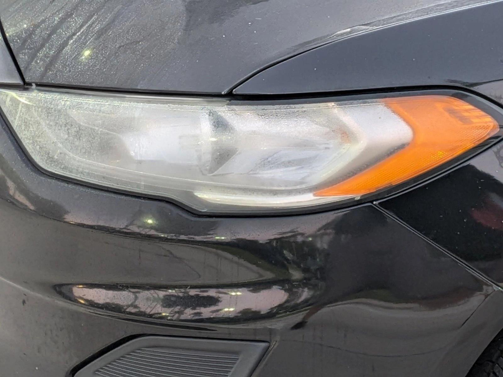 2019 Ford Fusion SE photo 2