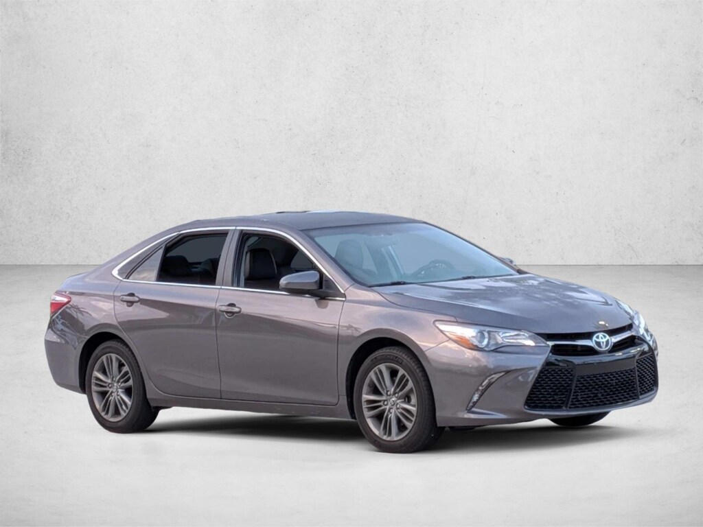 Used 2016 Toyota Camry SE Sedan