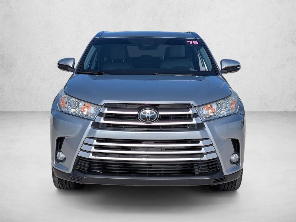 Used 2019 Toyota Highlander XLE V6 SUV