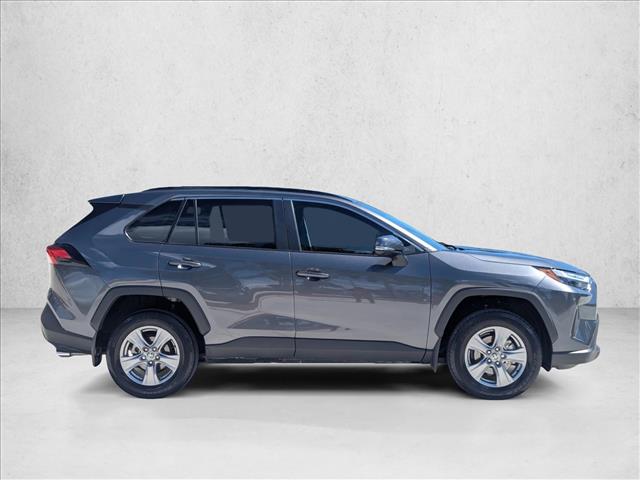2025 Toyota RAV4 XLE photo 4