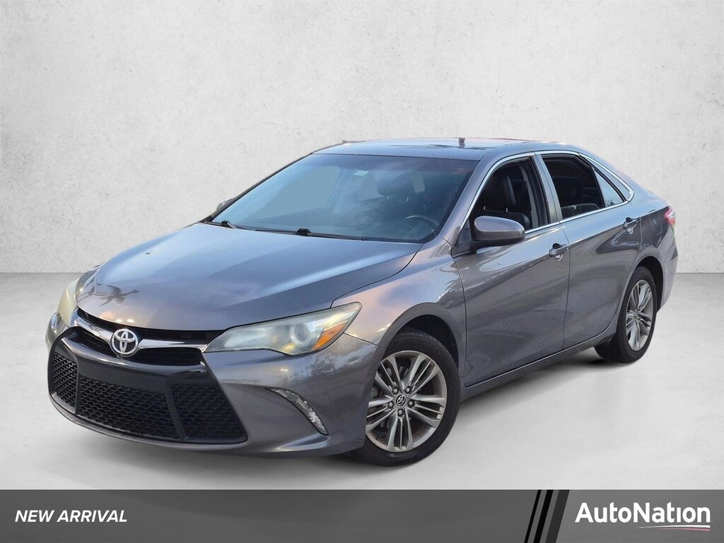 Used 2015 Toyota Camry SE Sedan