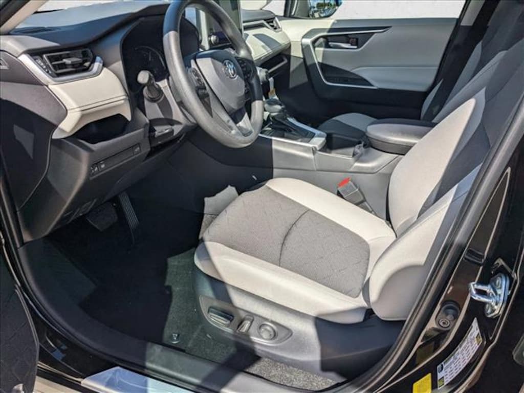 Used 2025 Toyota RAV4 XLE SUV