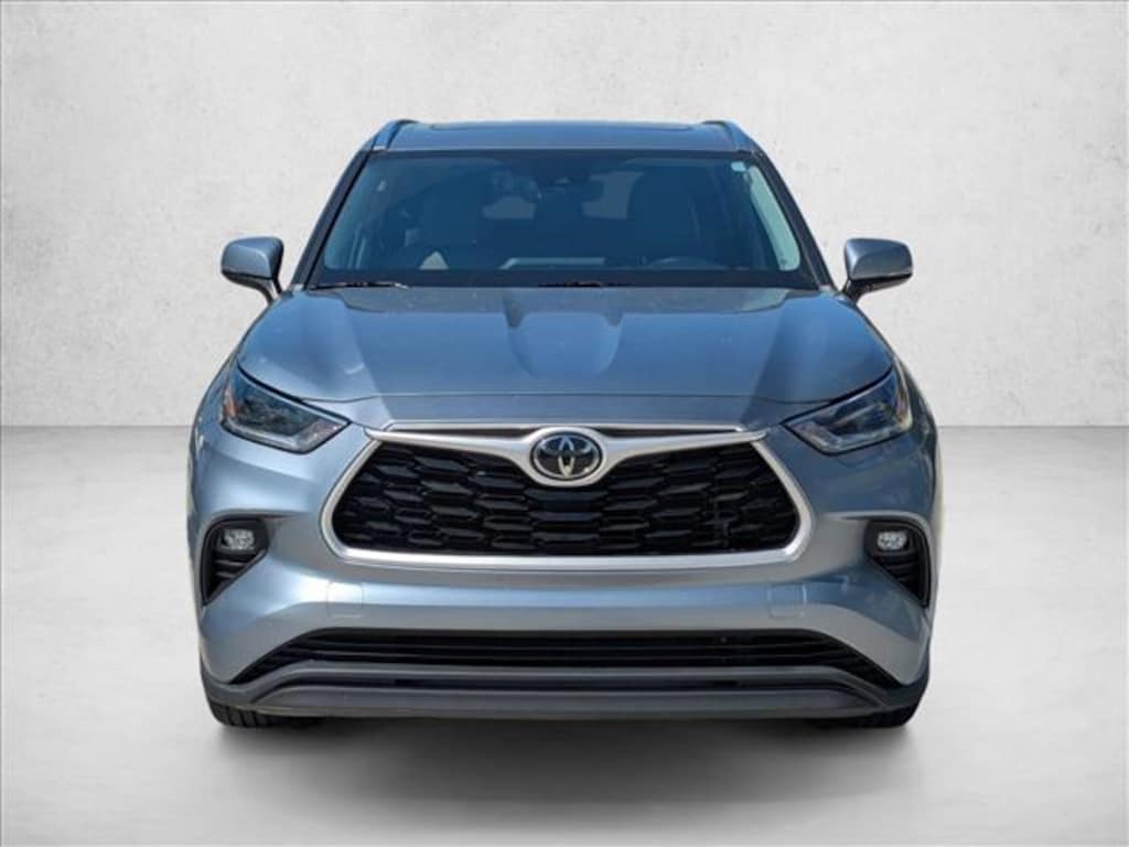 Used 2021 Toyota Highlander XLE SUV