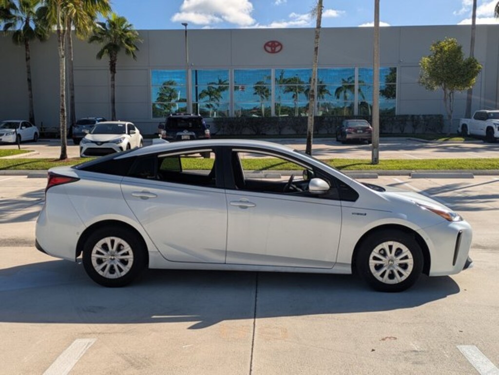 Used 2022 Toyota Prius LE Hatchback