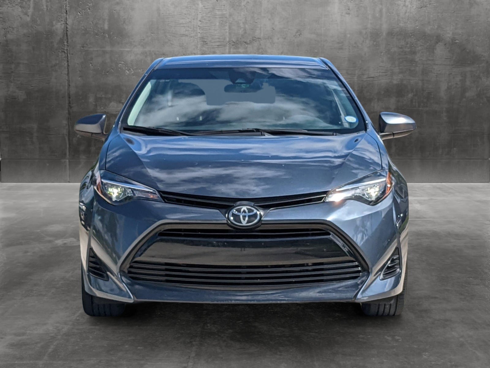 Used 2019 Toyota Corolla LE with VIN 2T1BURHE2KC163131 for sale in Davie, FL