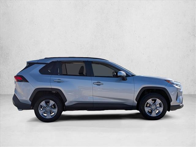 2023 Toyota RAV4 Hybrid XLE photo 4
