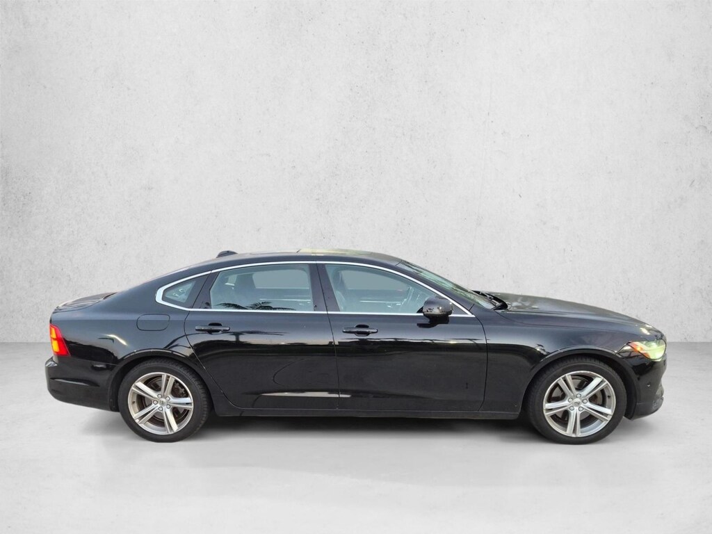 Used 2018 Volvo S90 T5 FWD Momentum Sedan