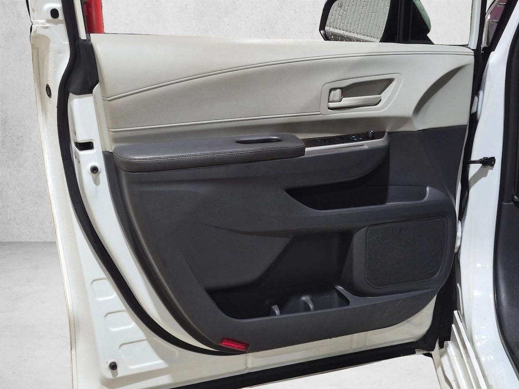 Used 2022 Toyota Sienna LE 8 Passenger Van Passenger Van