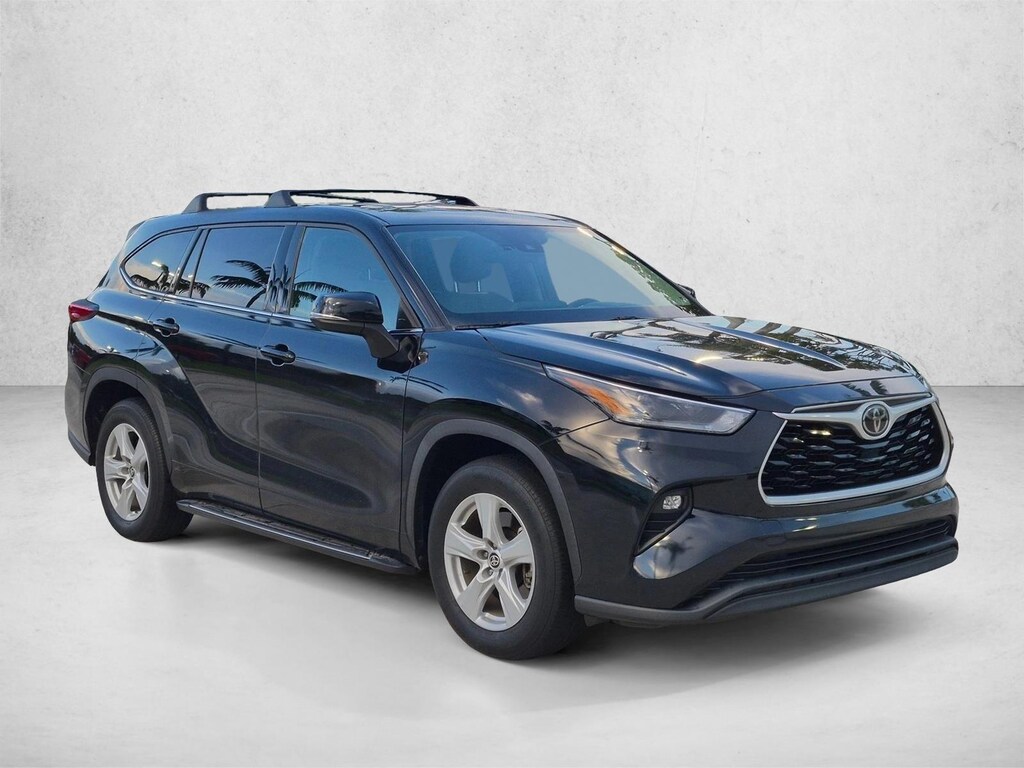 Used 2021 Toyota Highlander LE SUV