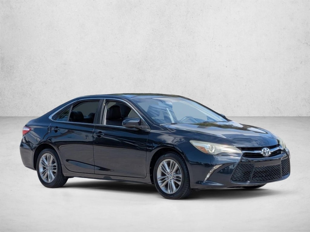 Used 2015 Toyota Camry SE Sedan
