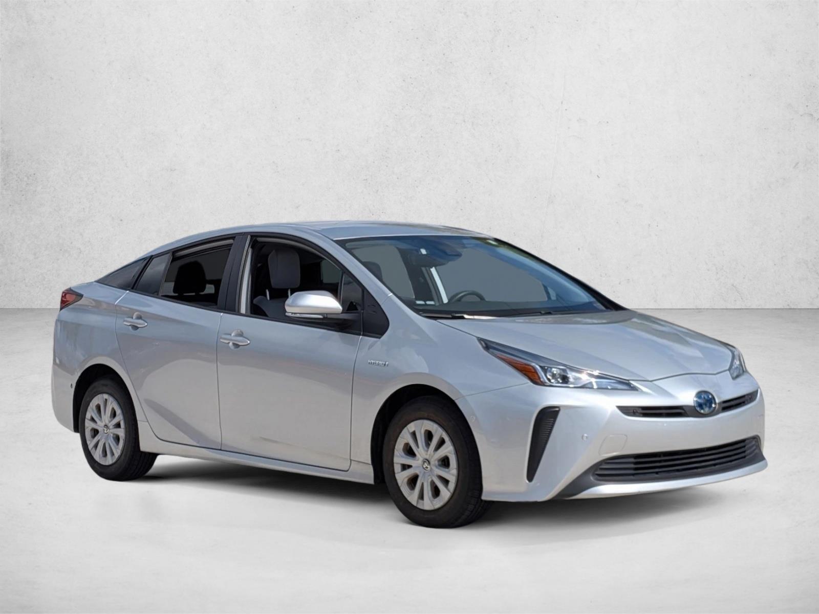 2022 Toyota Prius LE photo 3