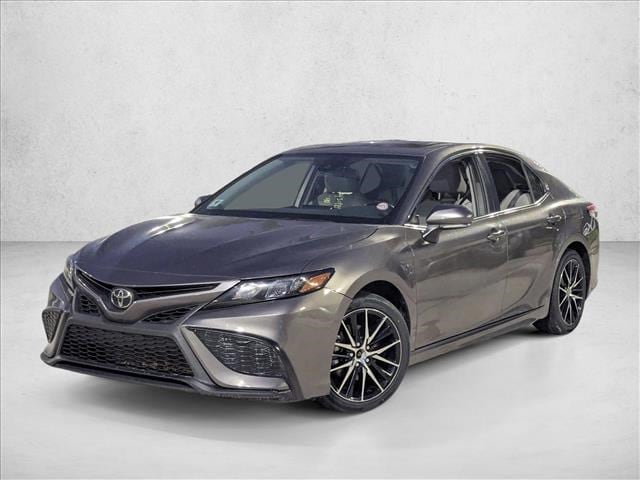2024 Toyota Camry SE's photo
