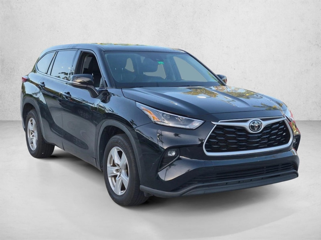 Used 2021 Toyota Highlander LE SUV