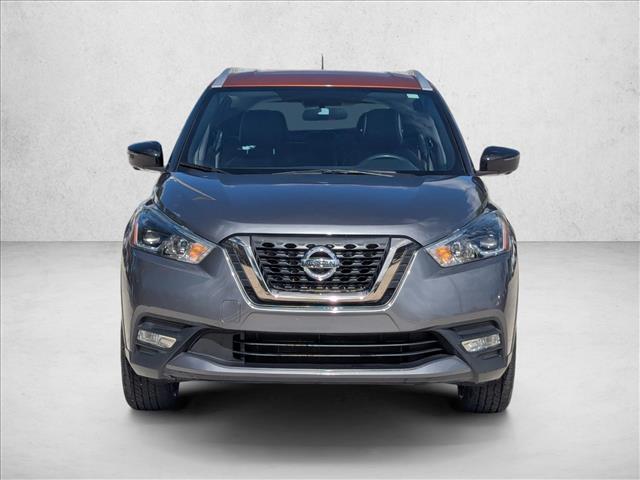 2019 Nissan Kicks SR photo 2