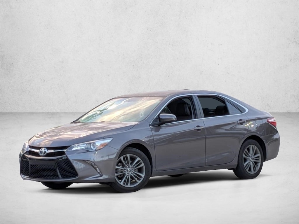 Used 2016 Toyota Camry SE Sedan