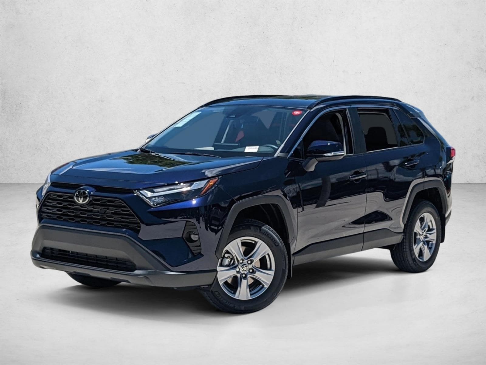 2025 Toyota RAV4 XLE's photo