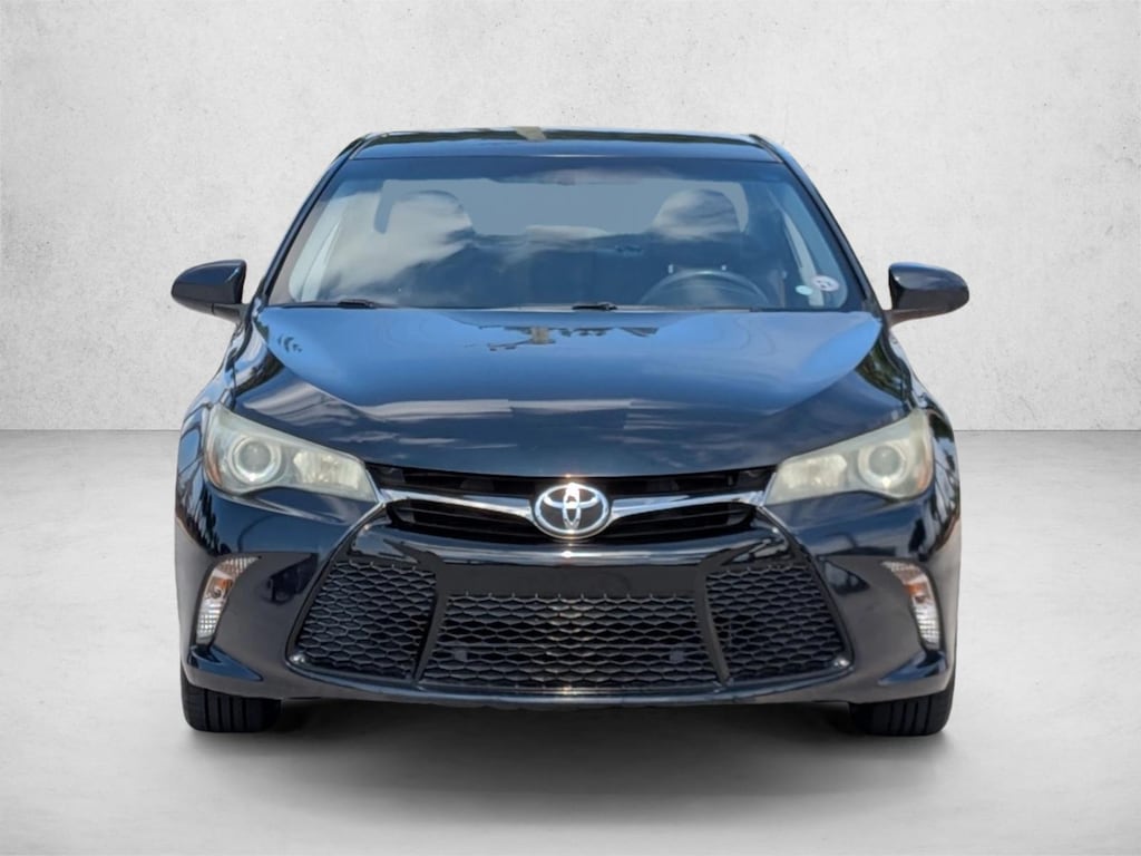 Used 2015 Toyota Camry SE Sedan