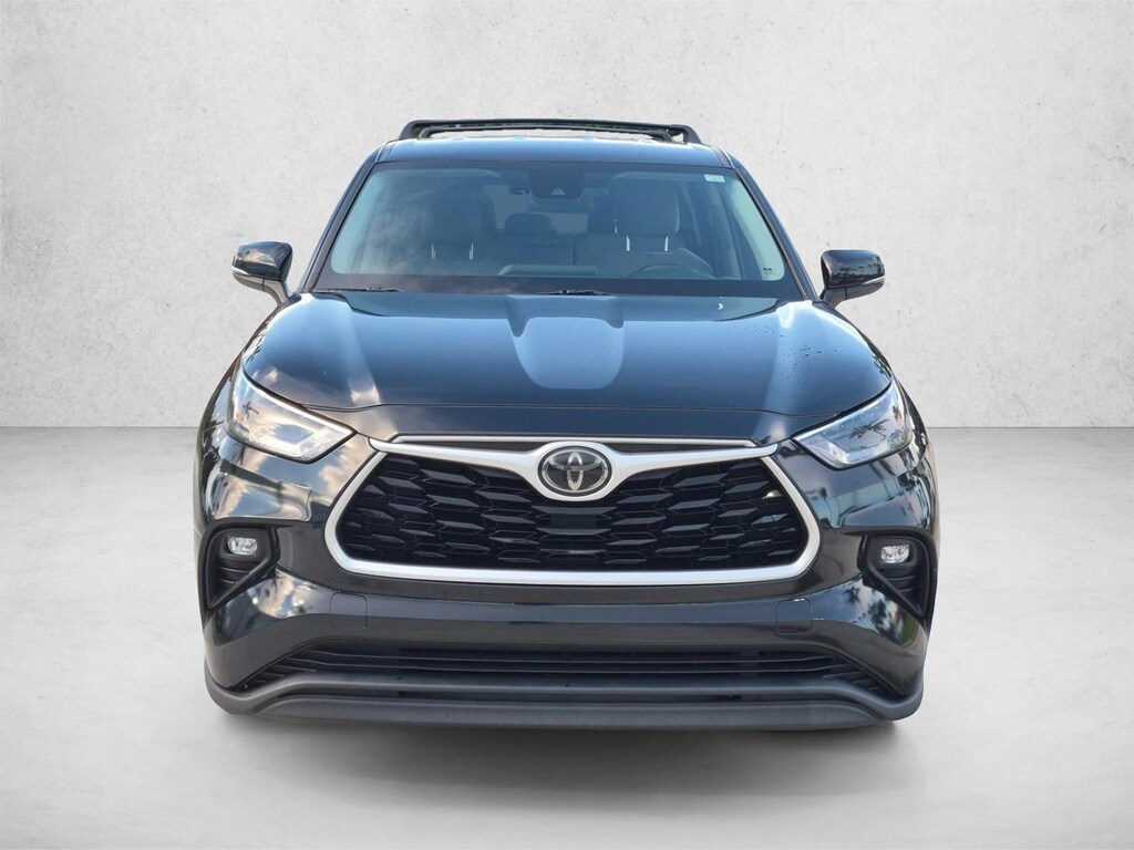 Used 2021 Toyota Highlander LE SUV