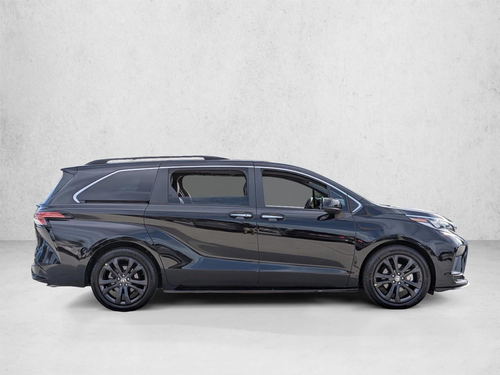 2023 Toyota Sienna XSE photo 4