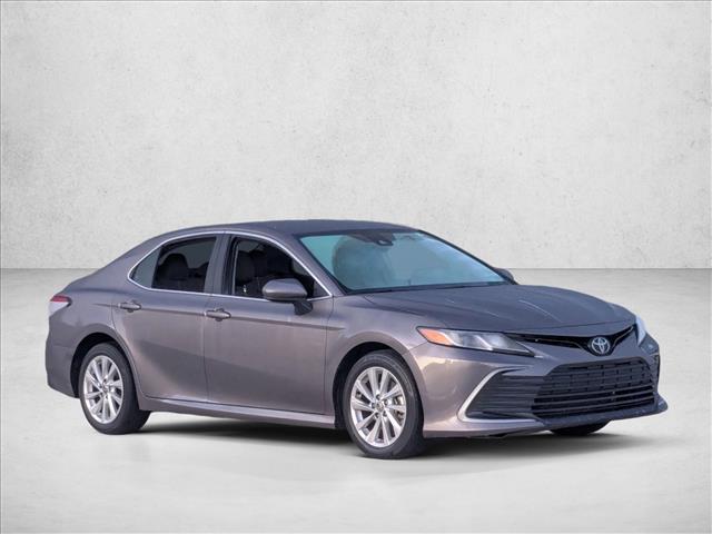 2023 Toyota Camry LE photo 3