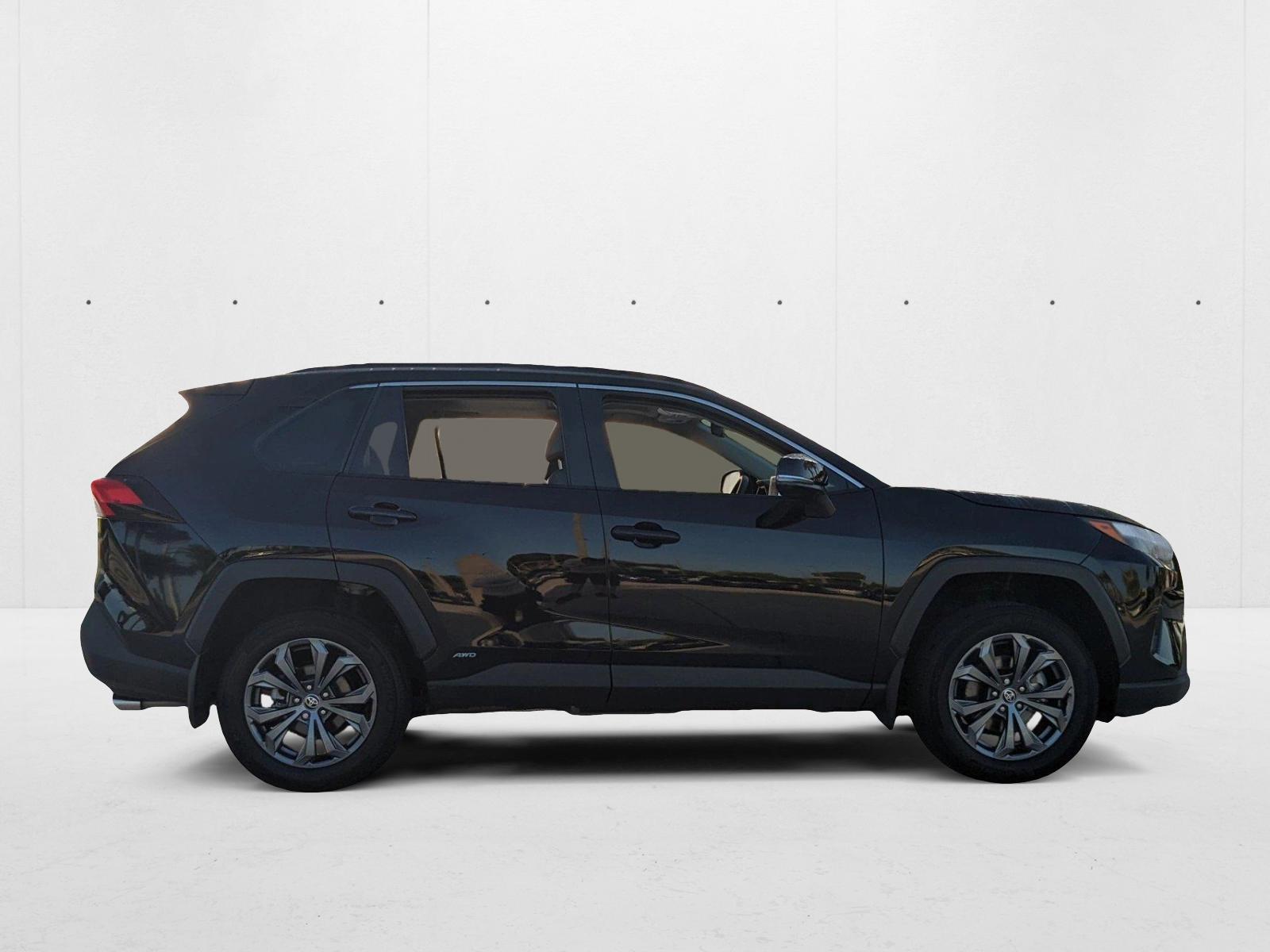 2024 Toyota RAV4 Hybrid XLE Premium photo 3