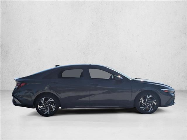 2025 Hyundai Elantra SEL Sport photo 4