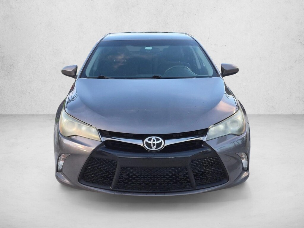 Used 2015 Toyota Camry SE Sedan