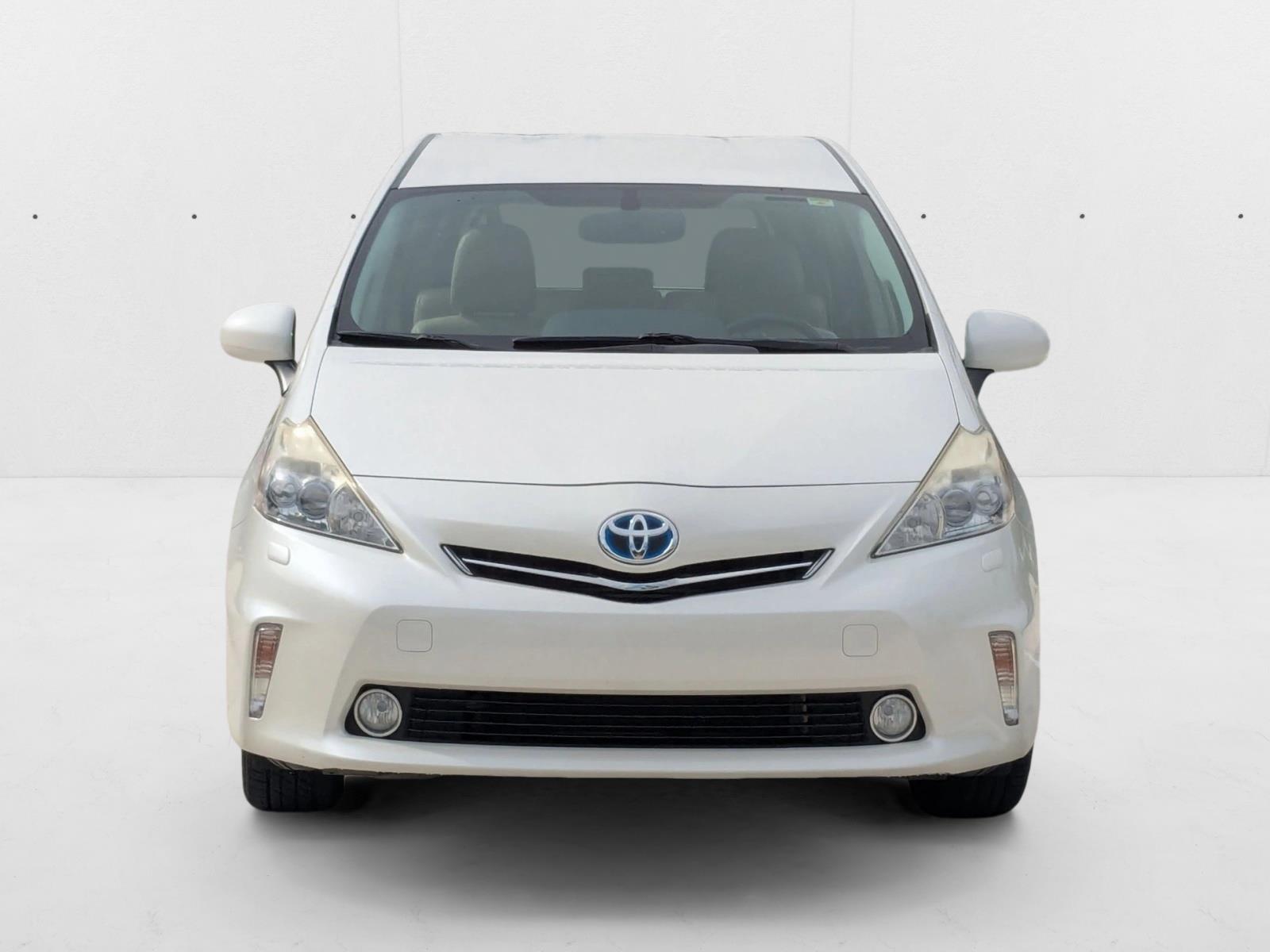 2013 Toyota Prius V Five photo 2