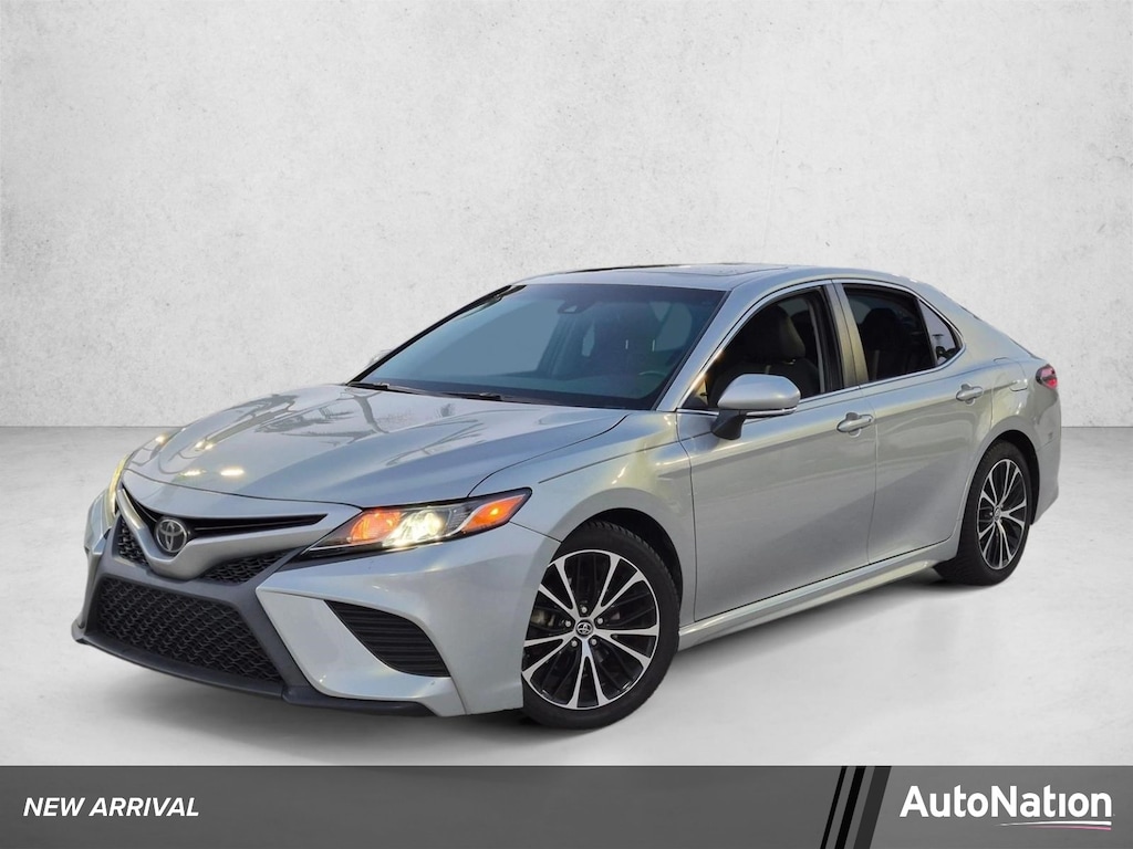 Used 2018 Toyota Camry SE Sedan