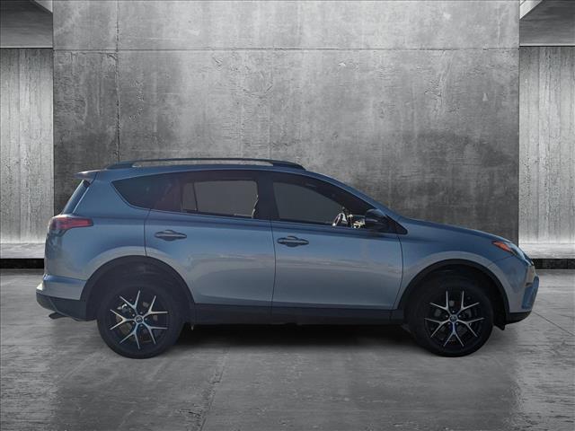 2017 Toyota RAV4 SE photo 4