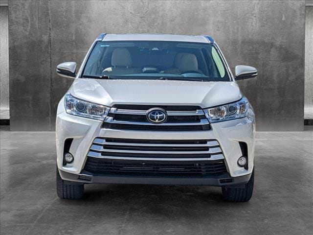 Used 2018 Toyota Highlander XLE with VIN 5TDKZRFH0JS541788 for sale in Davie, FL