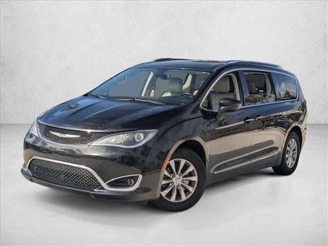 2019 Chrysler Pacifica Touring L's photo