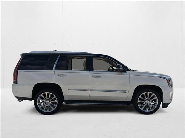 2020 Cadillac Escalade Luxury photo 3