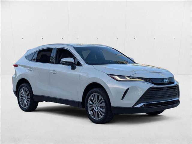 2023 Toyota Venza XLE photo 3