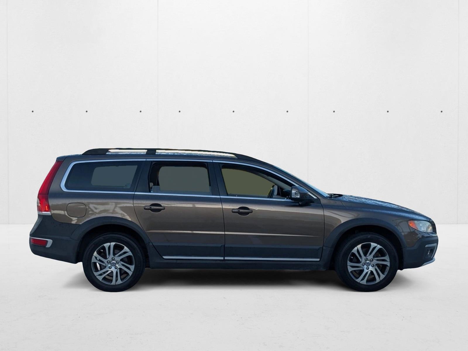 2015 Volvo XC70 T5 Platinum Drive-E photo 3