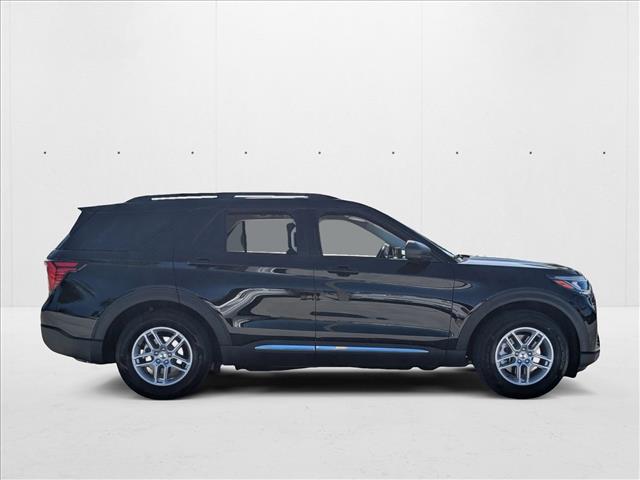 2025 Ford Explorer photo 3