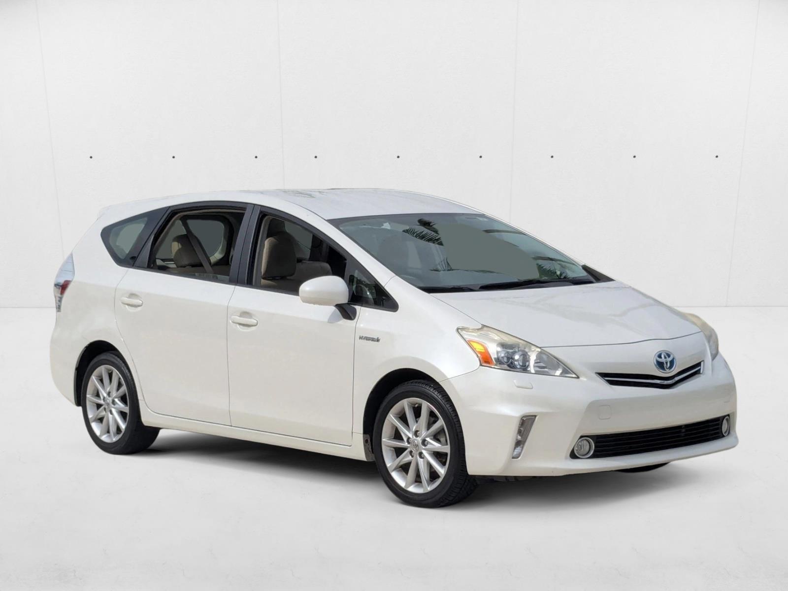 2013 Toyota Prius V Five photo 3
