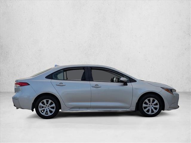 2025 Toyota Corolla LE photo 4