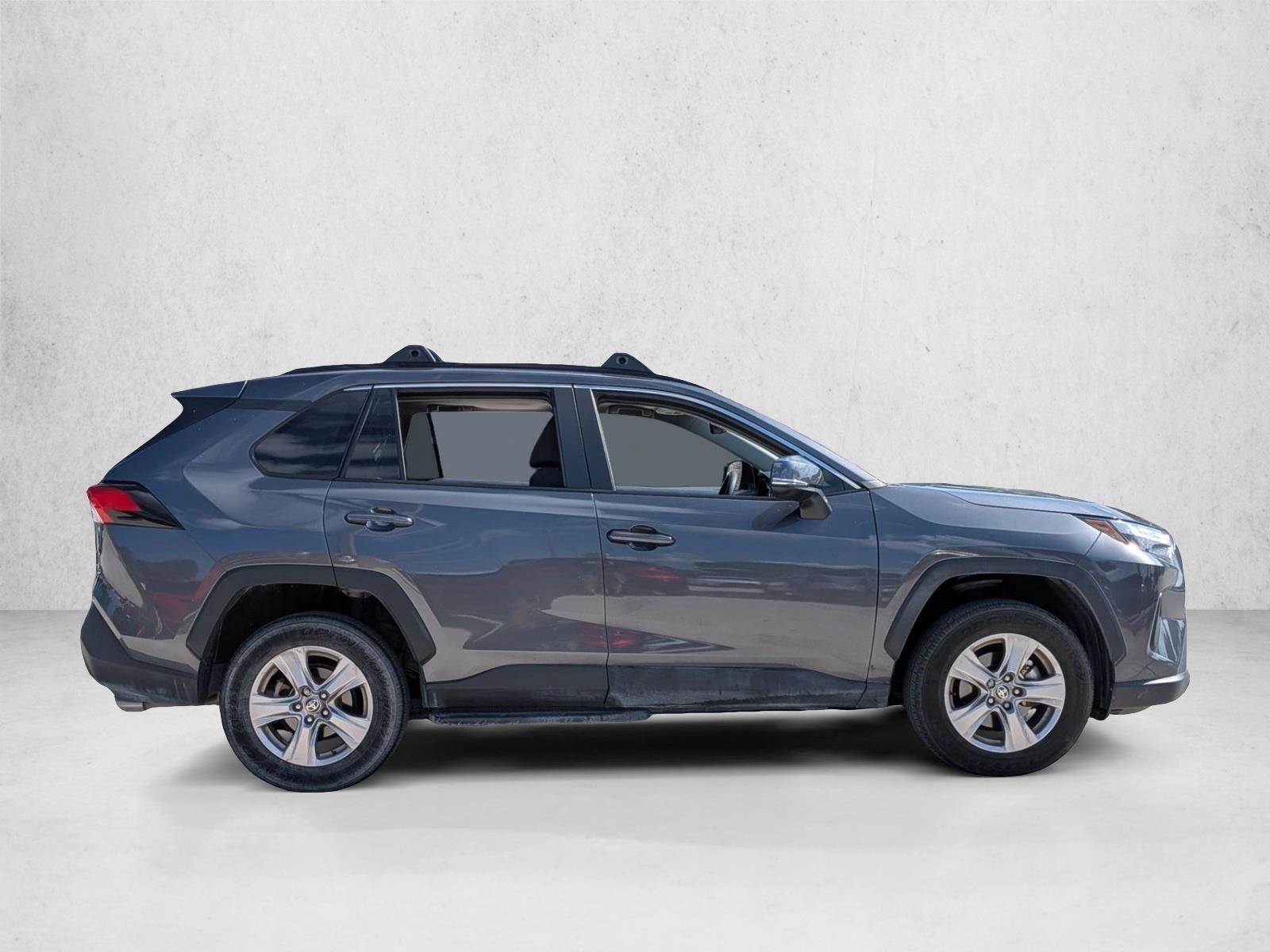 2023 Toyota RAV4 XLE photo 4