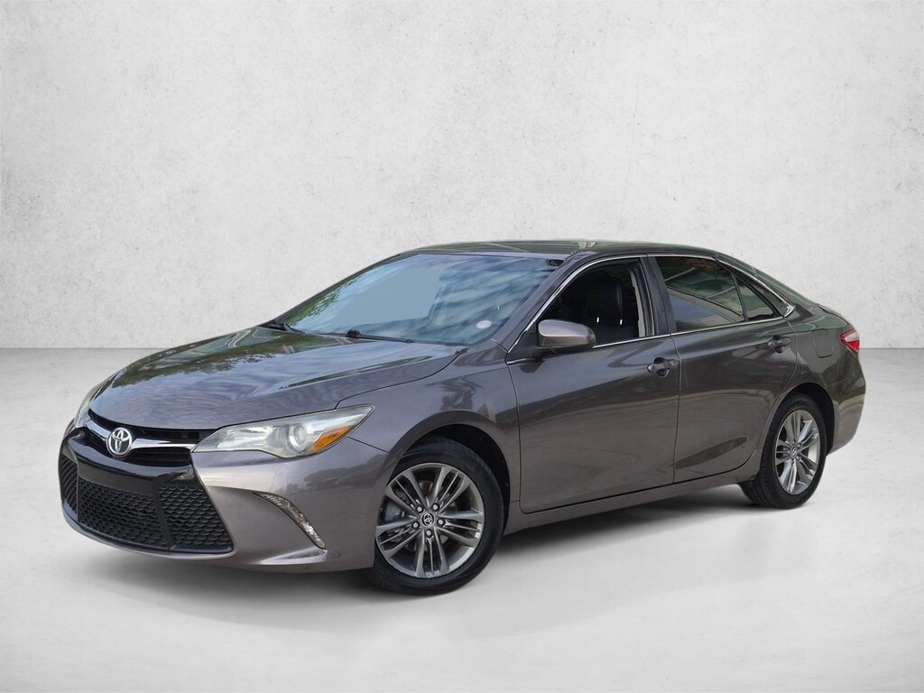Used 2015 Toyota Camry SE Sedan